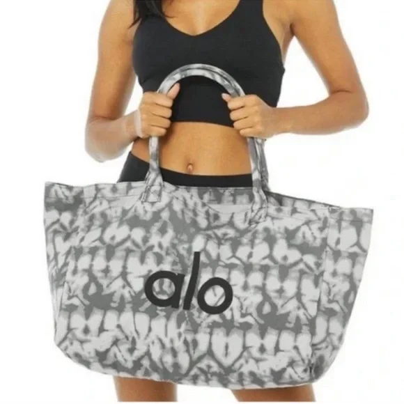 NWT ALO YOGA Shopper Tote in Grey Tie Dye. One Size - Picture 2 of 9